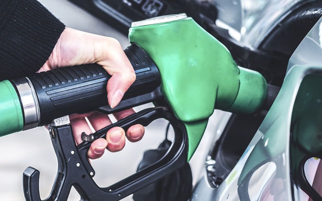 Trucos y consejos para ahorrar combustible al conducir tu coche