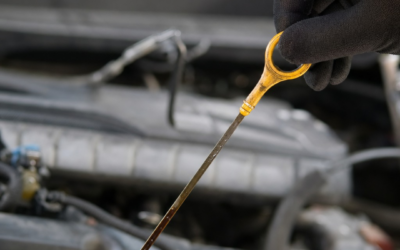 Cómo comprobar el nivel de aceite si tu coche no tiene varilla